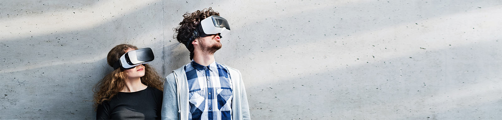 Young students with VR Goggles