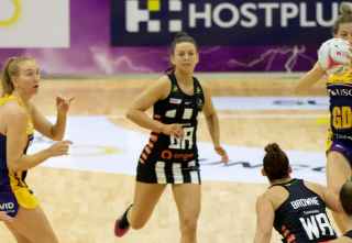 Gabi Sinclair playing netball